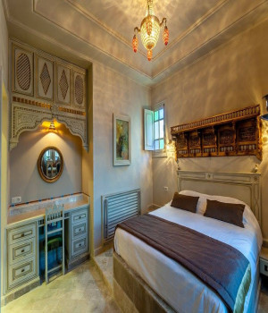 Queen Suite without balcony city view