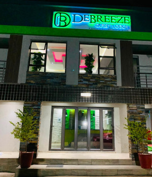 De Breeze Guest Lodge