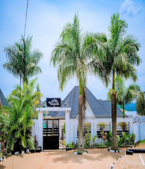 Zebra Domus Inn