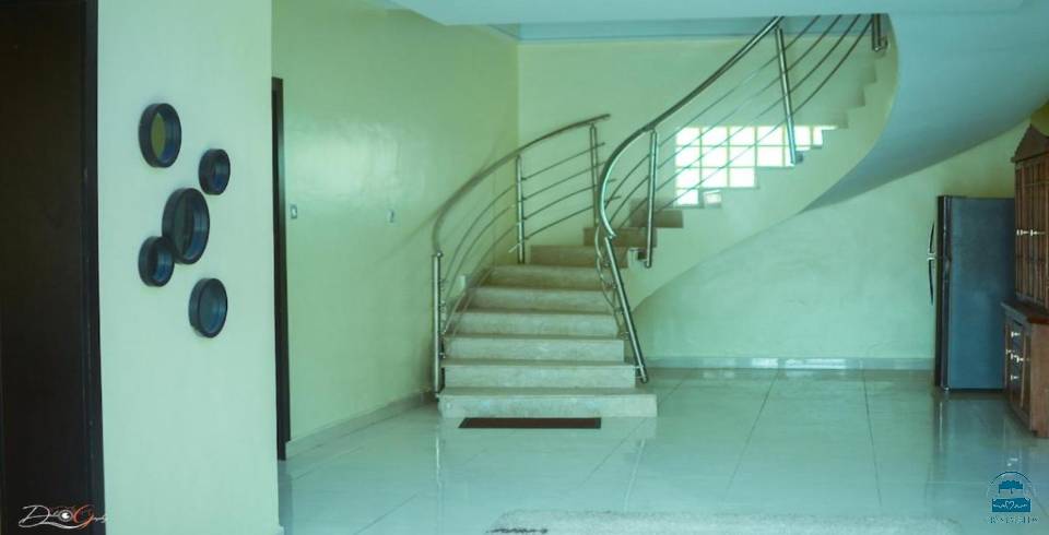 Montrose Apartment