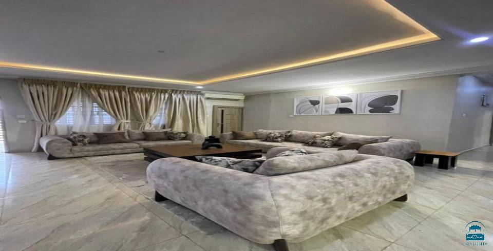 Oak Grandeur Apartments