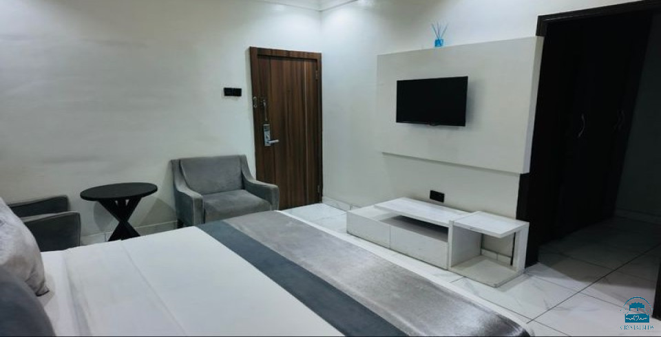 Made More Hotel And Lounge