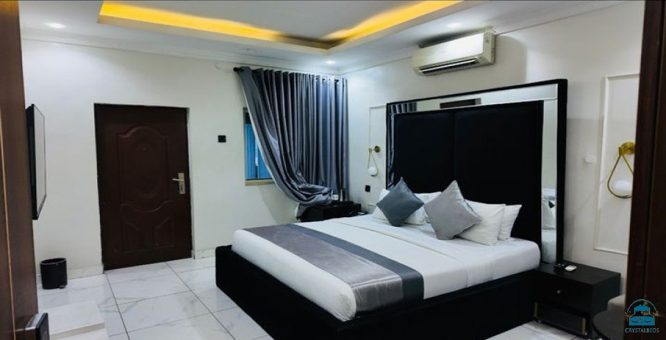 Made More Hotel And Lounge