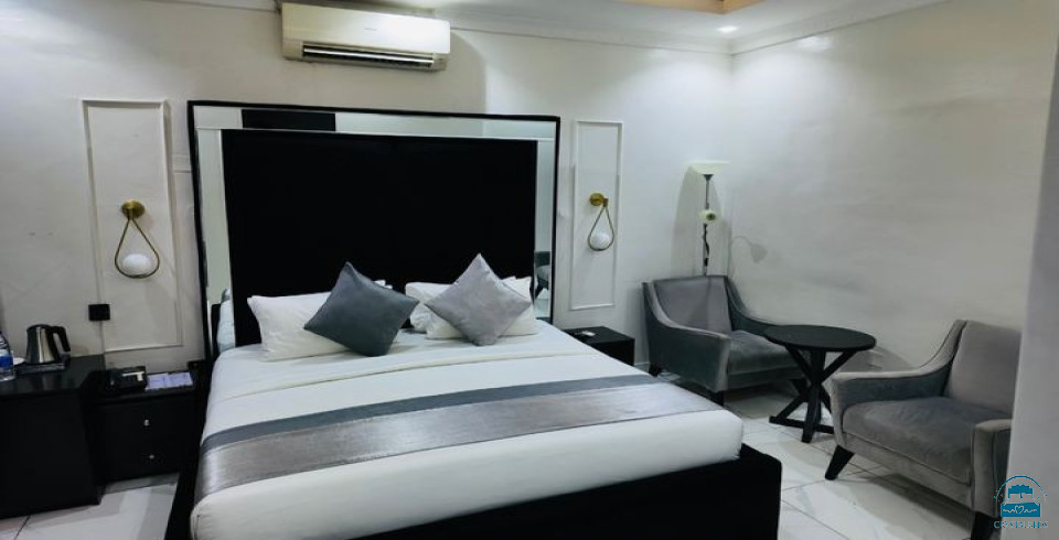 CribVille Hotel & Suites