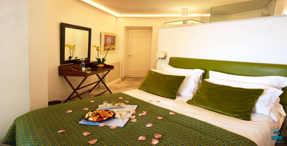Amine Hotel