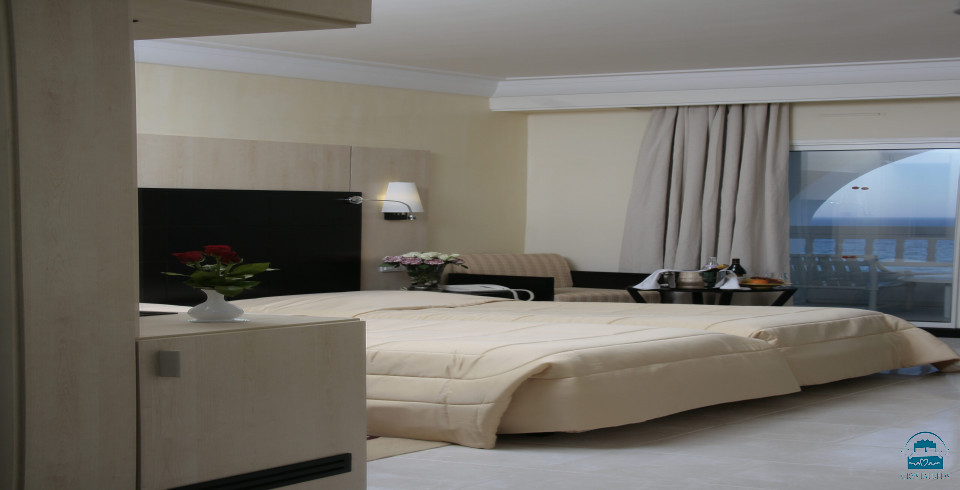 Amine Hotel