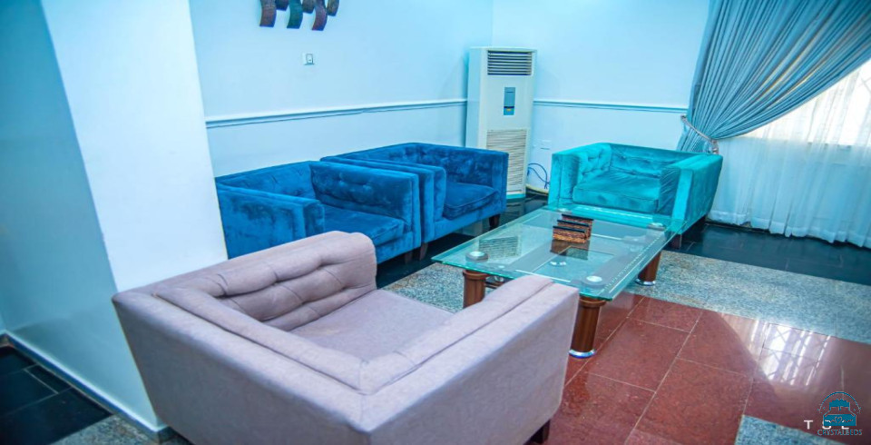 Amine Hotel