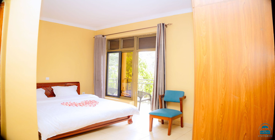 Emerald Villa Restaurant, Bar & Accommodations