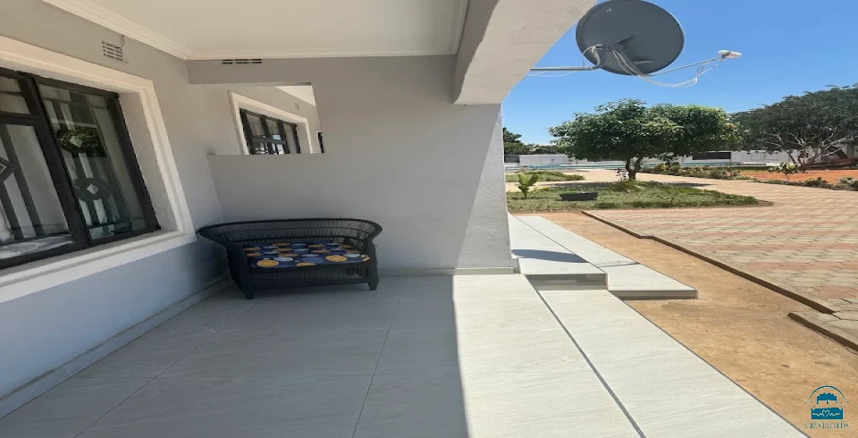 White Rhino Apartment & Tour