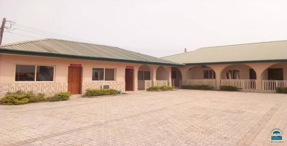 Santee & Real Estate Agent  Lekki